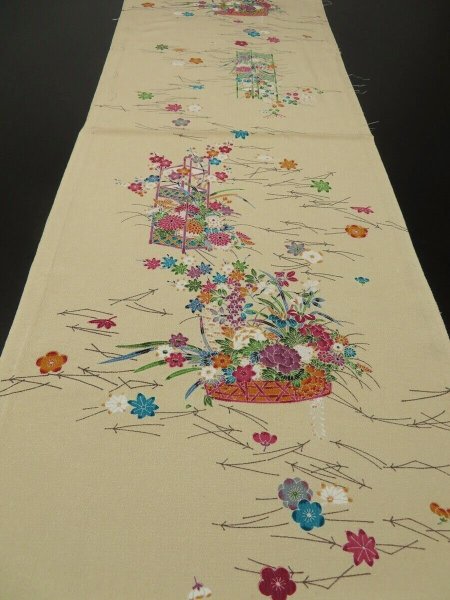 Photo5: 2Z01z60 Japanese Kimono Crepe Silk  FABRIC Light cream Flower arrangement 38.6" (5)