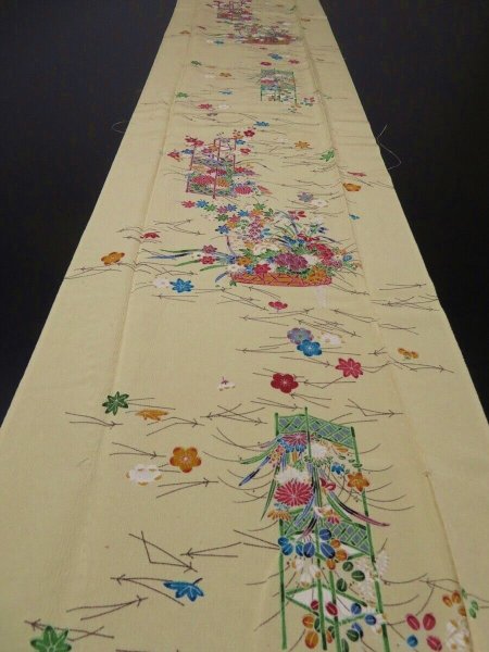Photo5: 2Z05z90 Japanese Kimono Crepe Silk  FABRIC Light cream Flower arrangement 62.2" (5)