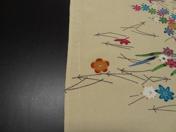 Photo6: 2Z01z60 Japanese Kimono Crepe Silk  FABRIC Light cream Flower arrangement 38.6" (6)