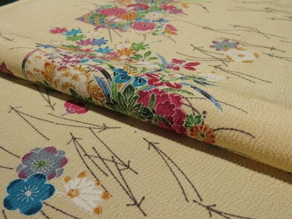 Photo4: 2Z05z90 Japanese Kimono Crepe Silk  FABRIC Light cream Flower arrangement 62.2" (4)