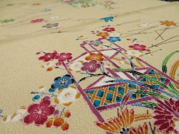 Photo3: 2Z05z90 Japanese Kimono Crepe Silk  FABRIC Light cream Flower arrangement 62.2" (3)