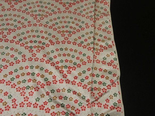 Photo6: 1S06z90 Japanese Kimono Silk  FABRIC Off-white Seigaiha, Flowers 65.4" (6)