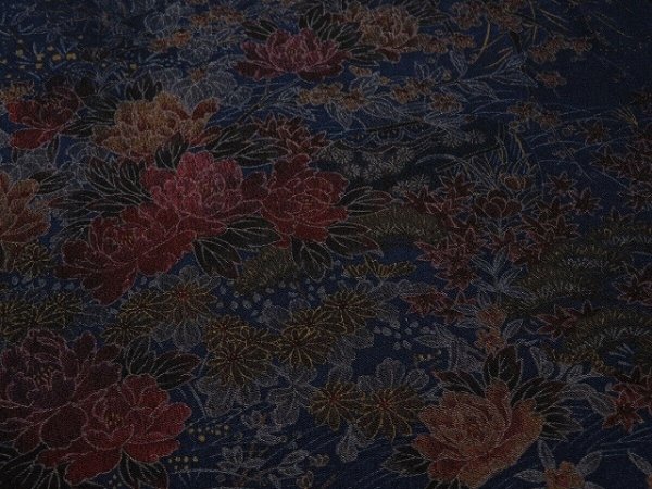 Photo2: 2D02z60 Japanese Kimono Crepe Silk  FABRIC Dark navy Flowers 41.7" (2)