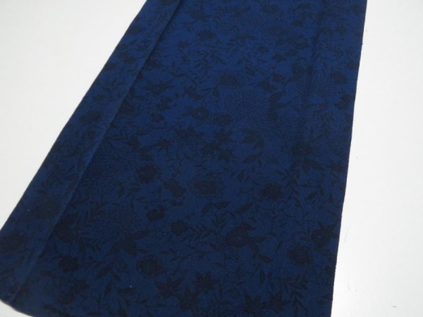 Photo2: 4H05z110  Japanese Kimono Crepe Silk  FABRIC Flowers Indigo 66.1x13.8 (2)