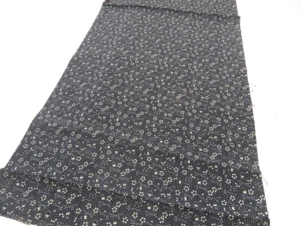 Photo2: 2M02z60  Japanese Kimono Silk  FABRIC Flower Black 38.6x13.8 (2)