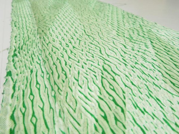 Photo4: 1U08z40  Japanese Kimono Silk  FABRIC Shibori dyeing Green 55.9x7.5 (4)
