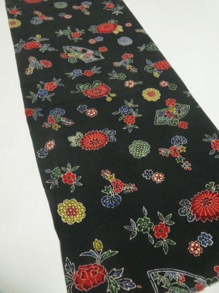 Photo2: 4J05z90  Japanese Kimono Crepe Silk  FABRIC Flowers Dark green 63.0x14.2 (2)