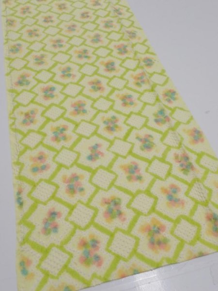 Photo2: 2T05z90  Japanese Kimono Silk SHIBORI FABRIC  Yellow green 64.6x14.2 (2)