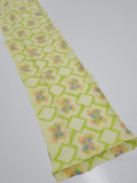 Photo2: 2T10z30  Japanese Kimono Silk SHIBORI FABRIC  Yellow green 35.4x7.1 (2)