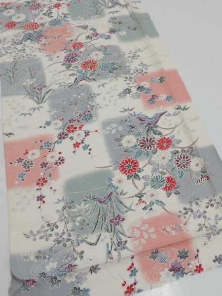 Photo2: 2i01z60  Japanese Kimono Silk  FABRIC Flowers Off-white 41.7x14.8 (2)