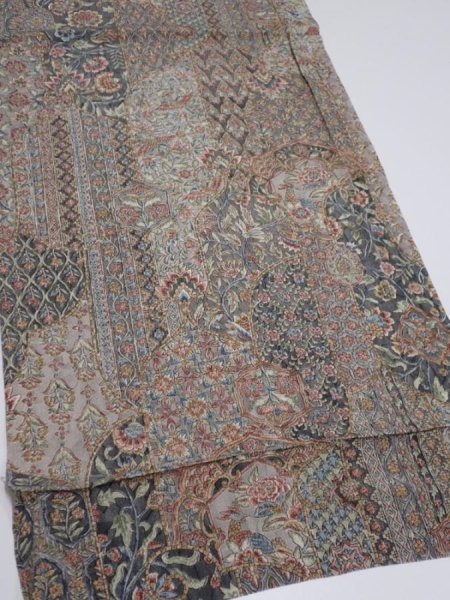 Photo2: 2U01z60  Japanese Kimono Crepe Silk  FABRIC Flowers Gray 42.5x14.8 (2)