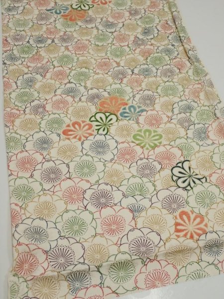 Photo2: 1Y01z60  Japanese Kimono Silk  FABRIC Plum blossom Off-white 45.7x14.6 (2)