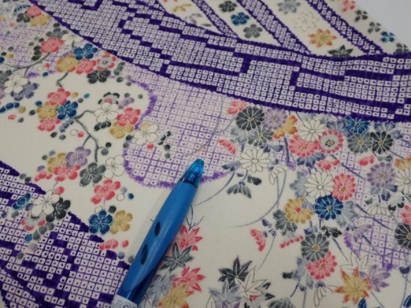 Photo7: 2R04z60  Japanese Kimono Silk  FABRIC Flowers Off-white 42.1x14.4 (7)