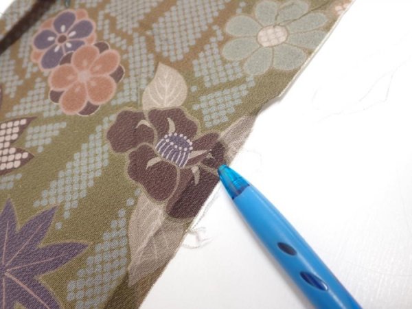 Photo6: 2H07z40  Japanese Kimono Silk  FABRIC Flowers Dark olive 55.1x7.1 (6)