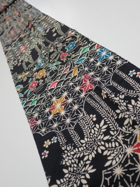 Photo1: 4B09z60  Japanese Kimono Silk  FABRIC Flowers Black 82.7x7.1 (1)