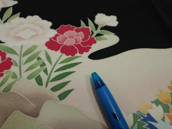Photo8: 2U10z110  Japanese Kimono Silk  FABRIC Flowers Black 69.3x14.6 (8)