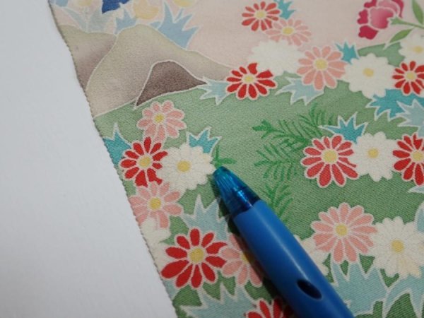 Photo9: 2U10z110  Japanese Kimono Silk  FABRIC Flowers Black 69.3x14.6 (9)