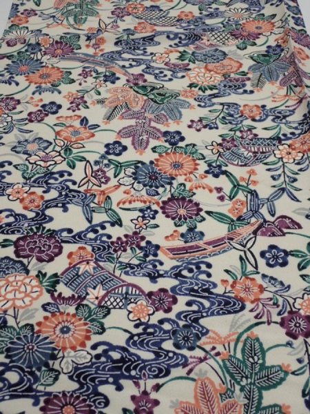 Photo1: 4B01z70  Japanese Kimono Silk  FABRIC Flowers Smoky white 41.7x14.6 (1)