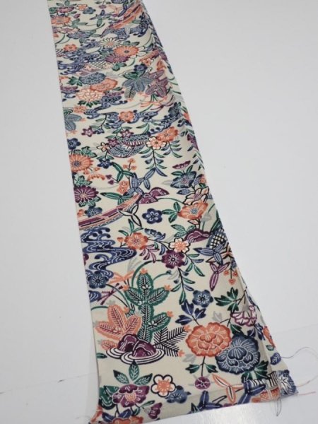 Photo2: 4B08z50  Japanese Kimono Silk  FABRIC Flowers Smoky white 57.9x7.3 (2)