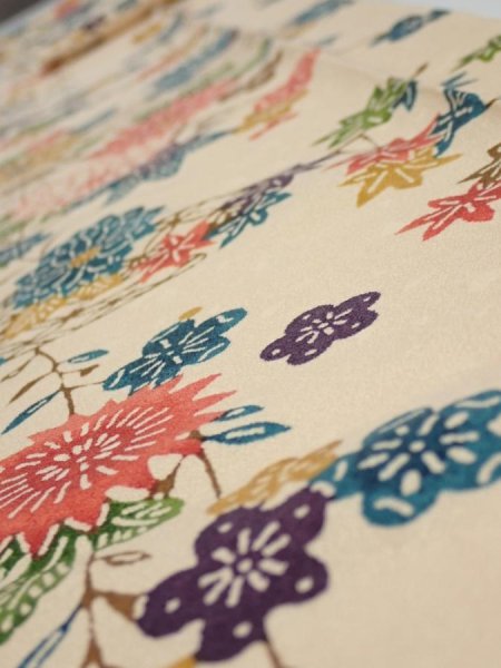 Photo4: 2Q09z50  Japanese Kimono Silk  FABRIC Flowers Light brown 82.3x6.5 (4)