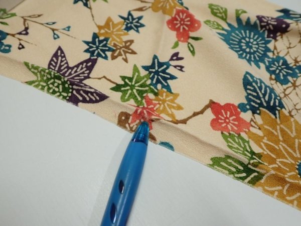 Photo6: 2Q09z50  Japanese Kimono Silk  FABRIC Flowers Light brown 82.3x6.5 (6)