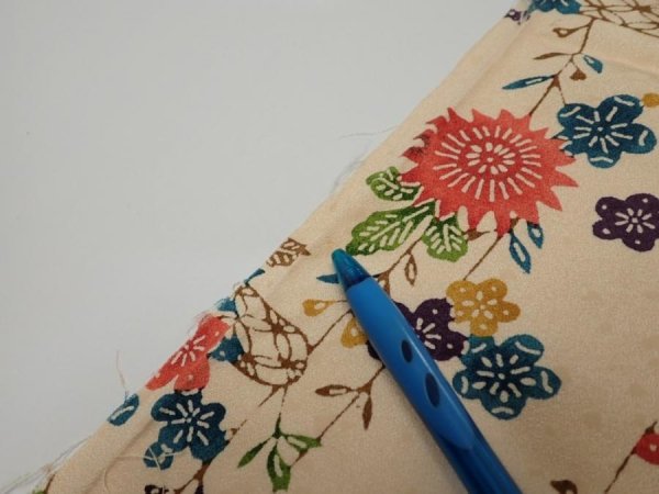 Photo7: 2Q09z50  Japanese Kimono Silk  FABRIC Flowers Light brown 82.3x6.5 (7)