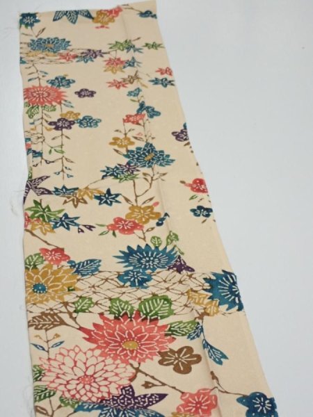 Photo3: 2Q10z30  Japanese Kimono Silk  FABRIC Flowers Light brown 37.4x6.5 (3)