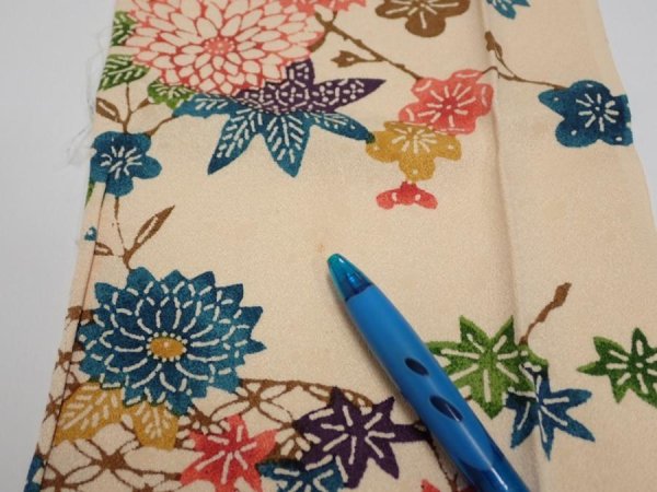 Photo5: 2Q10z30  Japanese Kimono Silk  FABRIC Flowers Light brown 37.4x6.5 (5)