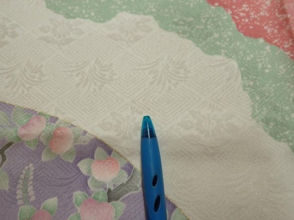 Photo11: 2S01z120  Japanese Kimono Silk  FABRIC Flowers Off-white 86.6x15.7 (11)