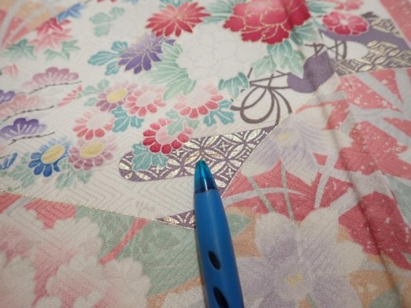 Photo7: 2S05z100  Japanese Kimono Silk  FABRIC Flowers Off-white 70.9x15.7 (7)