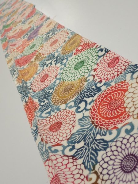 Photo1: 1Q07z40  Japanese Kimono Silk  FABRIC Chrysanthemum Off-white 57.9x7.1 (1)