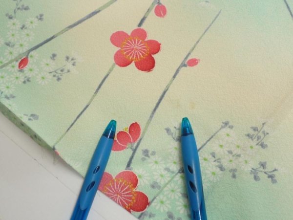 Photo6: 4F03z80  Japanese Kimono Silk  FABRIC Plum branch Light cream 62.2x14.0 (6)