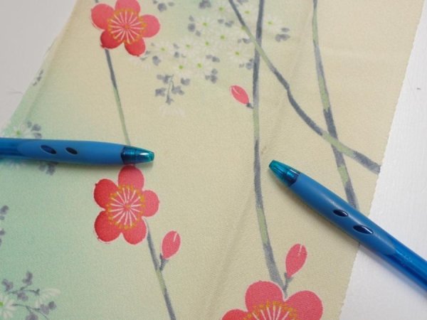 Photo10: 4F09z50  Japanese Kimono Silk  FABRIC Plum branch Light cream 79.5x6.9 (10)