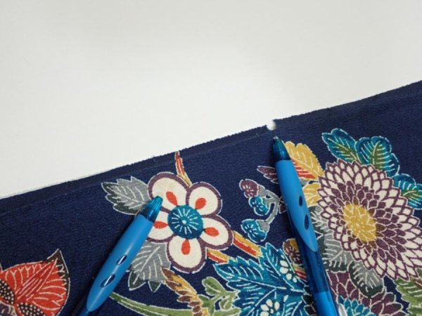 Photo7: 4D02z60  Japanese Kimono Silk  FABRIC Flowers Dark navy 44.9x14.8 (7)