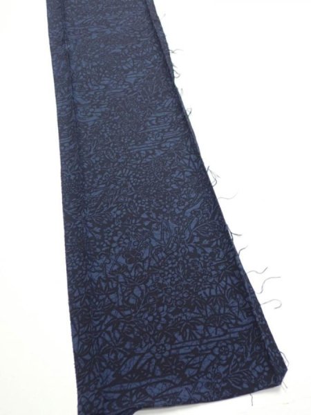Photo2: 4K08z40  Japanese Kimono Silk  FABRIC Flowers Indigo 53.1x7.5 (2)