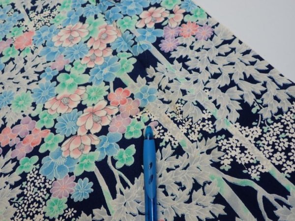 Photo6: 4H04z90  Japanese Kimono Silk  FABRIC Flowers Dark navy 63.8x14.6 (6)