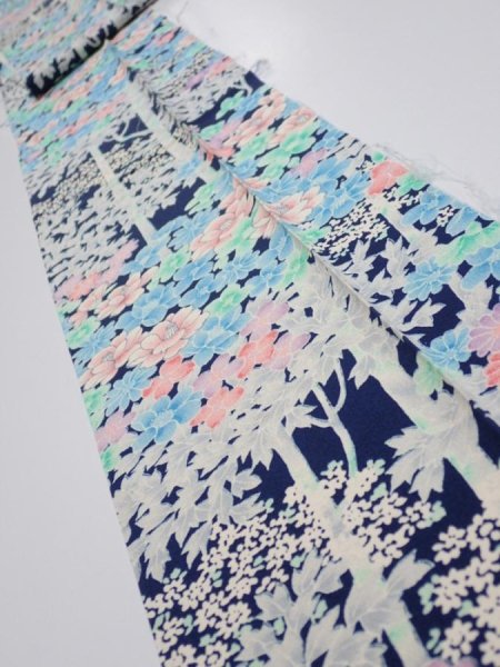 Photo1: 4H07z60  Japanese Kimono Silk  FABRIC Flowers Dark navy 77.2x7.1 (1)