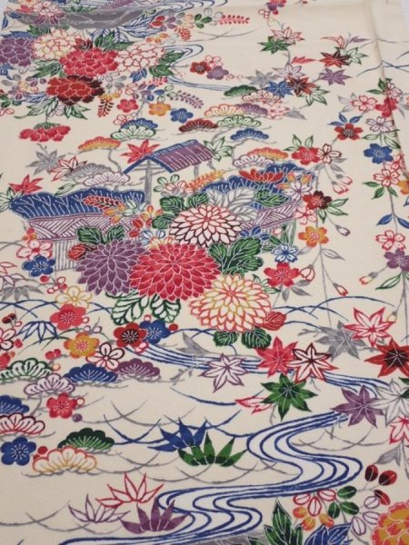 Photo1: 4L02z70  Japanese Kimono Silk  FABRIC Flowers Off-white 43.3x14.6 (1)