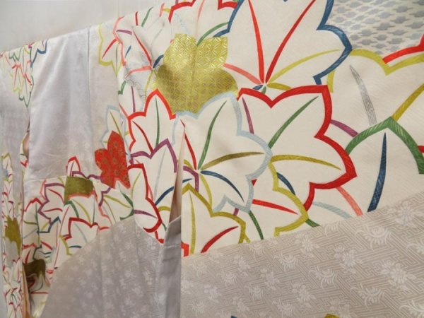 Photo2: 5316T12z1020 Vintage Japanese Kimono Silk FURISODE Maple Light gray (2)