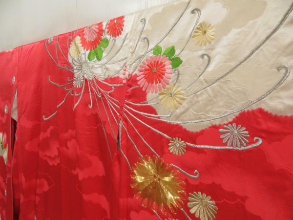 Photo2: 5320T13z1120 Vintage Japanese Kimono Silk FURISODE Chrysanthemum Red-Pink (2)