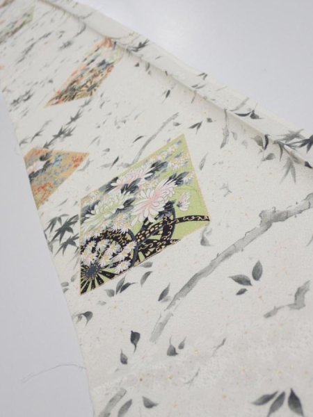 Photo1: 3R08z40  Japanese Kimono Silk  FABRIC Flowers Off-white 57.5x7.3 (1)