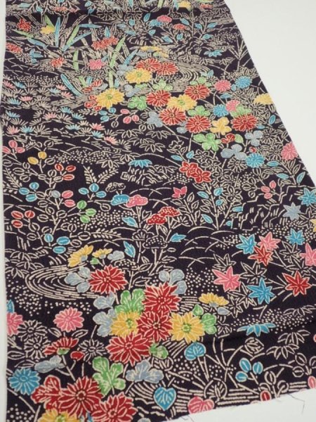 Photo2: 1H01z70  Japanese Kimono Crepe Silk  FABRIC Flowers Dark grape 42.1x14.4 (2)