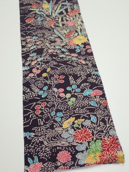 Photo2: 1H11z30  Japanese Kimono Crepe Silk  FABRIC Flowers Dark grape 37.0x7.3 (2)