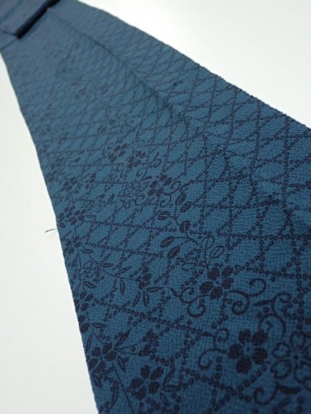 Photo1: 3K09z70  Japanese Kimono Crepe Silk  FABRIC Flowers Dark cyan blue 80.7x6.5 (1)