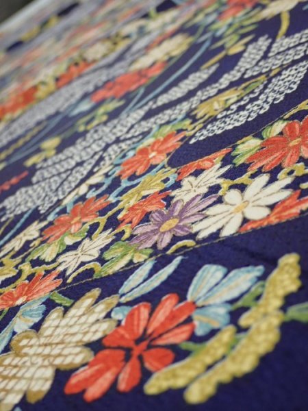 Photo4: 3K05z80  Japanese Kimono Silk  FABRIC Flowers Navy 62.2x14.6 (4)