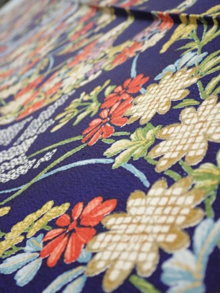 Photo4: 3K08z40  Japanese Kimono Silk  FABRIC Flowers Navy 58.3x7.5 (4)