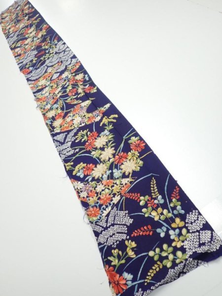 Photo5: 3K08z40  Japanese Kimono Silk  FABRIC Flowers Navy 58.3x7.5 (5)