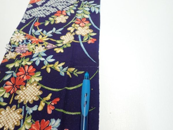 Photo6: 3K09z50  Japanese Kimono Silk  FABRIC Flowers Navy 80.3x6.9 (6)