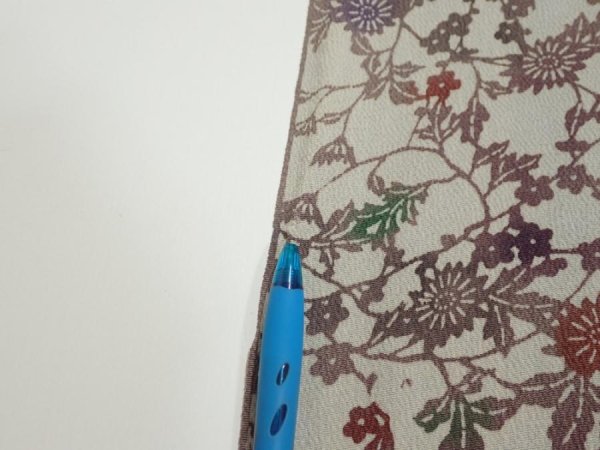 Photo7: 3C01z70  Japanese Kimono Crepe Silk  FABRIC Flowers Gray 42.5x14.4 (7)