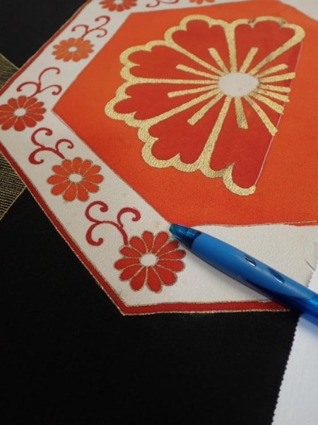 Photo7: 1V01z110  Japanese Kimono Silk  FABRIC Flower Black 64.6x14.2 (7)